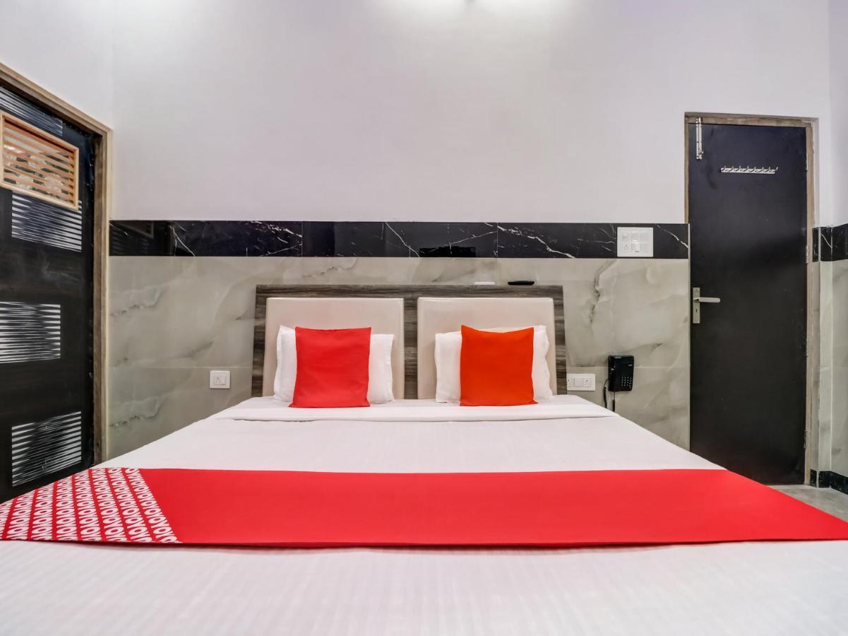 Oyo Flagship 83121 Hotel Rose Vip Saharanpur Extérieur photo