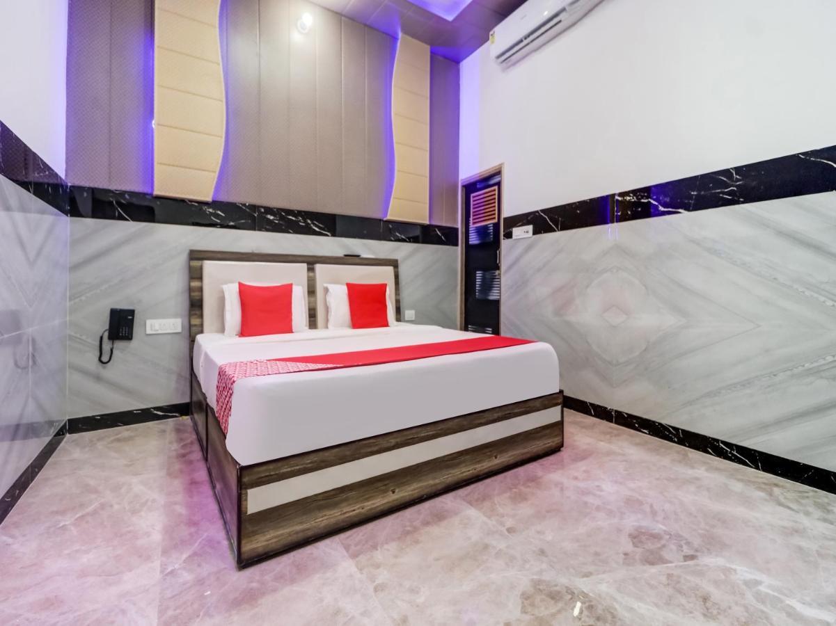 Oyo Flagship 83121 Hotel Rose Vip Saharanpur Extérieur photo