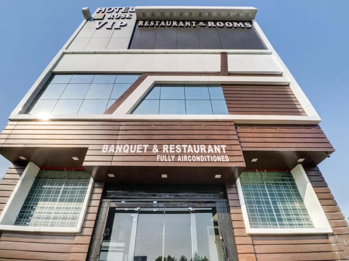 Oyo Flagship 83121 Hotel Rose Vip Saharanpur Extérieur photo