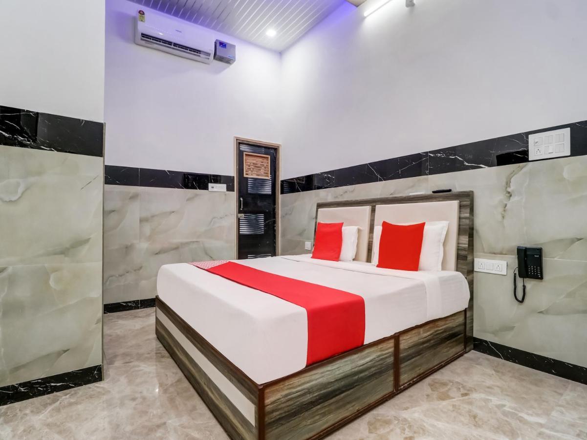 Oyo Flagship 83121 Hotel Rose Vip Saharanpur Extérieur photo